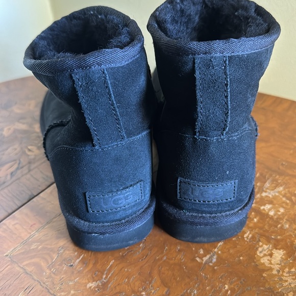 Short Ugg Boots - Picture 5 of 5